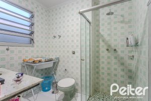 Casa à venda com 274m², 5 dormitórios, 1 suíte, 4 vagas, no bairro Tristeza em Porto Alegre