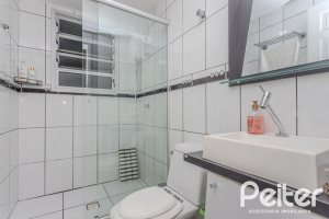 Casa à venda com 274m², 5 dormitórios, 1 suíte, 4 vagas, no bairro Tristeza em Porto Alegre