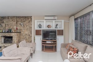 Casa à venda com 274m², 5 dormitórios, 1 suíte, 4 vagas, no bairro Tristeza em Porto Alegre