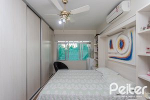 Casa à venda com 274m², 5 dormitórios, 1 suíte, 4 vagas, no bairro Tristeza em Porto Alegre