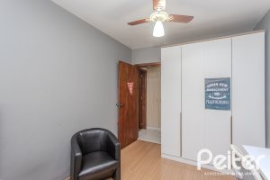 Casa à venda com 274m², 5 dormitórios, 1 suíte, 4 vagas, no bairro Tristeza em Porto Alegre