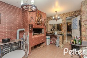 Casa à venda com 274m², 5 dormitórios, 1 suíte, 4 vagas, no bairro Tristeza em Porto Alegre