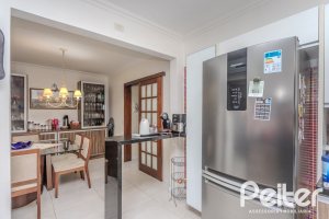 Casa à venda com 274m², 5 dormitórios, 1 suíte, 4 vagas, no bairro Tristeza em Porto Alegre