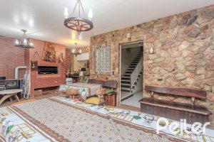 Casa à venda com 274m², 5 dormitórios, 1 suíte, 4 vagas, no bairro Tristeza em Porto Alegre