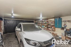 Casa à venda com 274m², 5 dormitórios, 1 suíte, 4 vagas, no bairro Tristeza em Porto Alegre