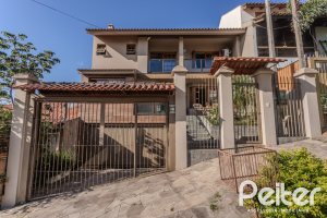 Casa à venda com 227m², 3 dormitórios, 3 suítes, 2 vagas, no bairro Espírito Santo em Porto Alegre
