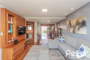 Casa à venda com 227m², 3 dormitórios, 3 suítes, 2 vagas, no bairro Espírito Santo em Porto Alegre