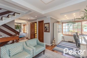 Casa à venda com 227m², 3 dormitórios, 3 suítes, 2 vagas, no bairro Espírito Santo em Porto Alegre
