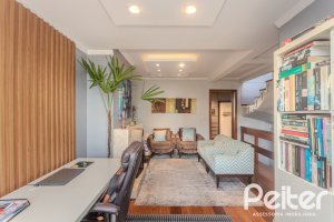 Casa à venda com 227m², 3 dormitórios, 3 suítes, 2 vagas, no bairro Espírito Santo em Porto Alegre