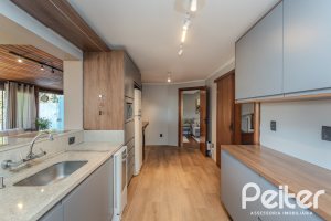 Casa à venda com 227m², 3 dormitórios, 3 suítes, 2 vagas, no bairro Espírito Santo em Porto Alegre