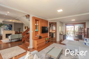 Casa à venda com 227m², 3 dormitórios, 3 suítes, 2 vagas, no bairro Espírito Santo em Porto Alegre