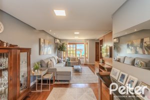 Casa à venda com 227m², 3 dormitórios, 3 suítes, 2 vagas, no bairro Espírito Santo em Porto Alegre