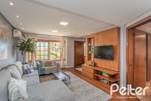 Casa à venda com 227m², 3 dormitórios, 3 suítes, 2 vagas, no bairro Espírito Santo em Porto Alegre