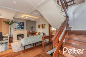 Casa à venda com 227m², 3 dormitórios, 3 suítes, 2 vagas, no bairro Espírito Santo em Porto Alegre