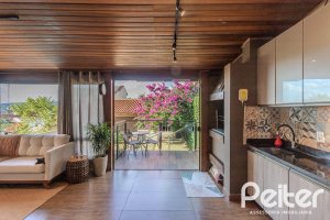 Casa à venda com 227m², 3 dormitórios, 3 suítes, 2 vagas, no bairro Espírito Santo em Porto Alegre