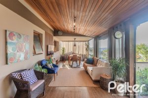 Casa à venda com 227m², 3 dormitórios, 3 suítes, 2 vagas, no bairro Espírito Santo em Porto Alegre