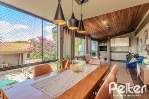Casa à venda com 227m², 3 dormitórios, 3 suítes, 2 vagas, no bairro Espírito Santo em Porto Alegre