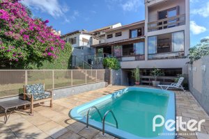 Casa à venda com 227m², 3 dormitórios, 3 suítes, 2 vagas, no bairro Espírito Santo em Porto Alegre