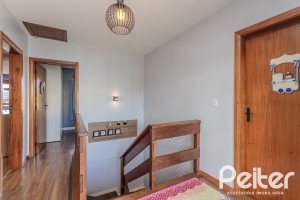 Casa à venda com 227m², 3 dormitórios, 3 suítes, 2 vagas, no bairro Espírito Santo em Porto Alegre