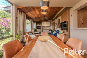 Casa à venda com 227m², 3 dormitórios, 3 suítes, 2 vagas, no bairro Espírito Santo em Porto Alegre