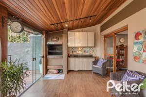 Casa à venda com 227m², 3 dormitórios, 3 suítes, 2 vagas, no bairro Espírito Santo em Porto Alegre