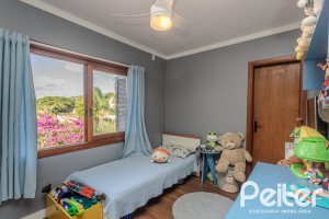 Casa à venda com 227m², 3 dormitórios, 3 suítes, 2 vagas, no bairro Espírito Santo em Porto Alegre