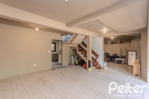 Casa à venda com 227m², 3 dormitórios, 3 suítes, 2 vagas, no bairro Espírito Santo em Porto Alegre