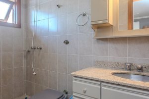 Casa à venda com 227m², 3 dormitórios, 3 suítes, 2 vagas, no bairro Espírito Santo em Porto Alegre