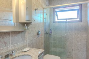 Casa à venda com 227m², 3 dormitórios, 3 suítes, 2 vagas, no bairro Espírito Santo em Porto Alegre