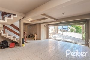 Casa à venda com 227m², 3 dormitórios, 3 suítes, 2 vagas, no bairro Espírito Santo em Porto Alegre