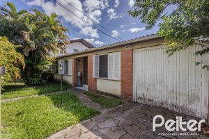 Casa à venda com 250m², 3 dormitórios, 1 suíte, 4 vagas, no bairro Tristeza em Porto Alegre