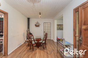 Casa à venda com 250m², 3 dormitórios, 1 suíte, 4 vagas, no bairro Tristeza em Porto Alegre