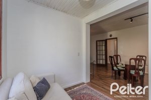 Casa à venda com 250m², 3 dormitórios, 1 suíte, 4 vagas, no bairro Tristeza em Porto Alegre