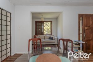 Casa à venda com 250m², 3 dormitórios, 1 suíte, 4 vagas, no bairro Tristeza em Porto Alegre