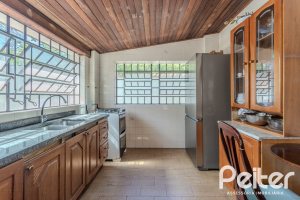 Casa à venda com 250m², 3 dormitórios, 1 suíte, 4 vagas, no bairro Tristeza em Porto Alegre