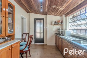 Casa à venda com 250m², 3 dormitórios, 1 suíte, 4 vagas, no bairro Tristeza em Porto Alegre