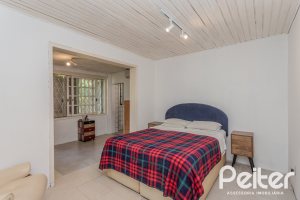 Casa à venda com 250m², 3 dormitórios, 1 suíte, 4 vagas, no bairro Tristeza em Porto Alegre