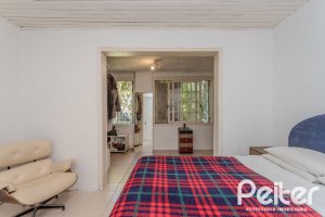Casa à venda com 250m², 3 dormitórios, 1 suíte, 4 vagas, no bairro Tristeza em Porto Alegre