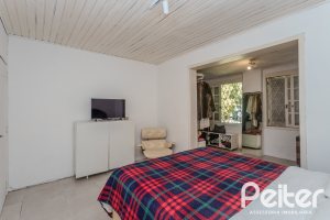Casa à venda com 250m², 3 dormitórios, 1 suíte, 4 vagas, no bairro Tristeza em Porto Alegre