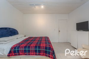 Casa à venda com 250m², 3 dormitórios, 1 suíte, 4 vagas, no bairro Tristeza em Porto Alegre