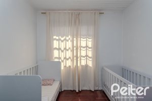 Casa à venda com 250m², 3 dormitórios, 1 suíte, 4 vagas, no bairro Tristeza em Porto Alegre