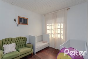 Casa à venda com 250m², 3 dormitórios, 1 suíte, 4 vagas, no bairro Tristeza em Porto Alegre