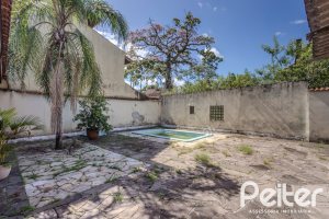Casa à venda com 250m², 3 dormitórios, 1 suíte, 4 vagas, no bairro Tristeza em Porto Alegre