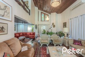 Casa à venda com 800m², 5 dormitórios, 2 suítes, 5 vagas, no bairro Jardim Isabel em Porto Alegre