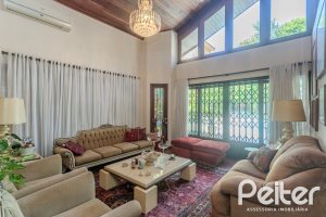Casa à venda com 800m², 5 dormitórios, 2 suítes, 5 vagas, no bairro Jardim Isabel em Porto Alegre