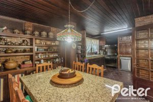 Casa à venda com 800m², 5 dormitórios, 2 suítes, 5 vagas, no bairro Jardim Isabel em Porto Alegre