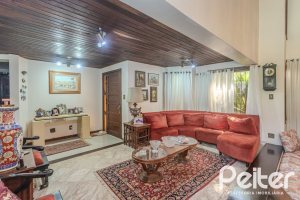 Casa à venda com 800m², 5 dormitórios, 2 suítes, 5 vagas, no bairro Jardim Isabel em Porto Alegre