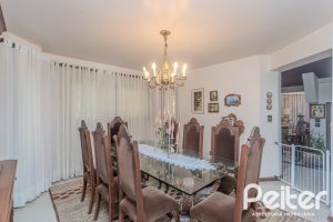 Casa à venda com 800m², 5 dormitórios, 2 suítes, 5 vagas, no bairro Jardim Isabel em Porto Alegre