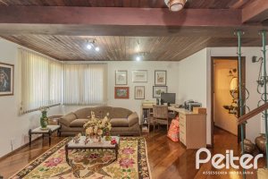 Casa à venda com 800m², 5 dormitórios, 2 suítes, 5 vagas, no bairro Jardim Isabel em Porto Alegre