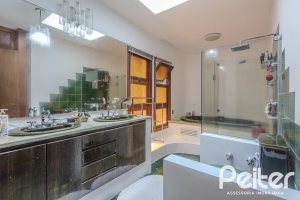 Casa à venda com 800m², 5 dormitórios, 2 suítes, 5 vagas, no bairro Jardim Isabel em Porto Alegre